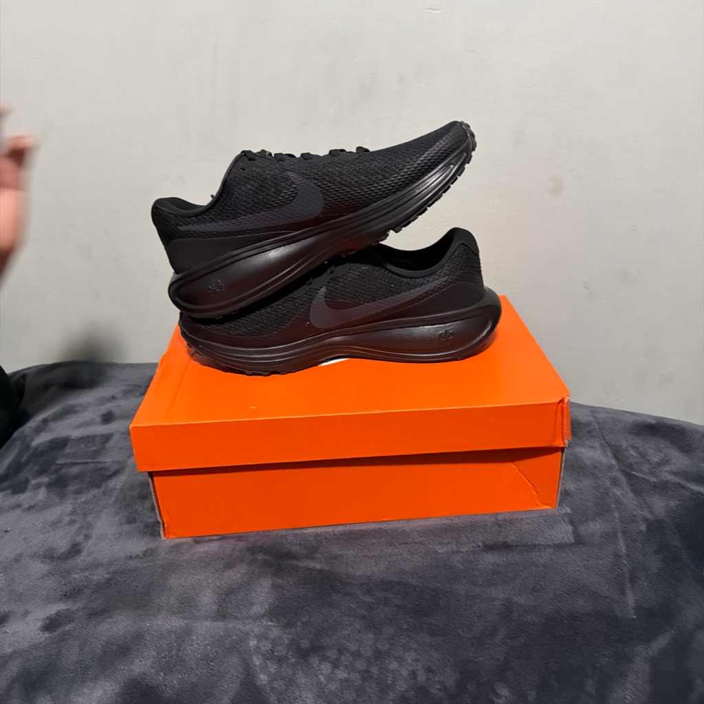 Nike Revolution 8 Mens
